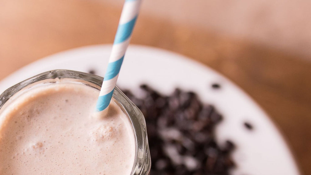 Keto Mocha Cookies & Cream Smoothie {No Added Sugar}