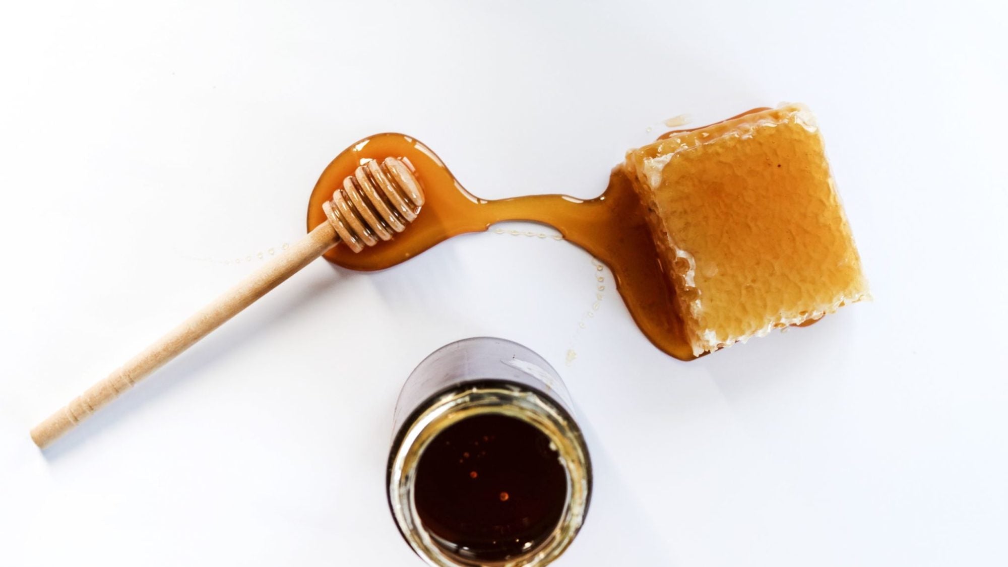 Honey on Keto: How Many Carbs Are in Honey